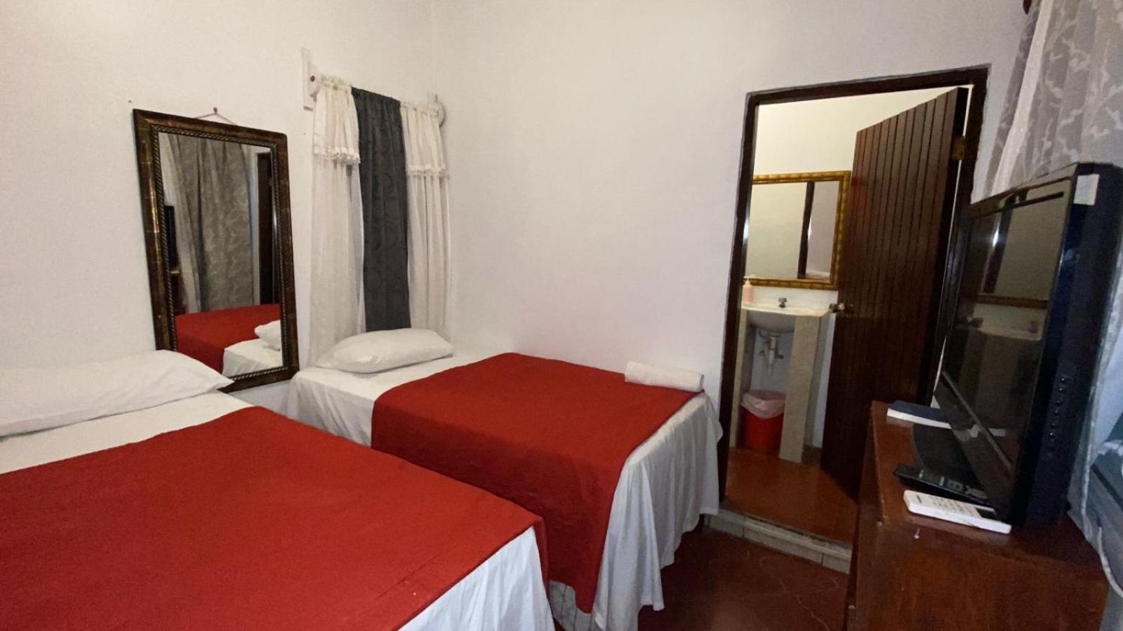 Hotel Marjenny Copan Exterior photo