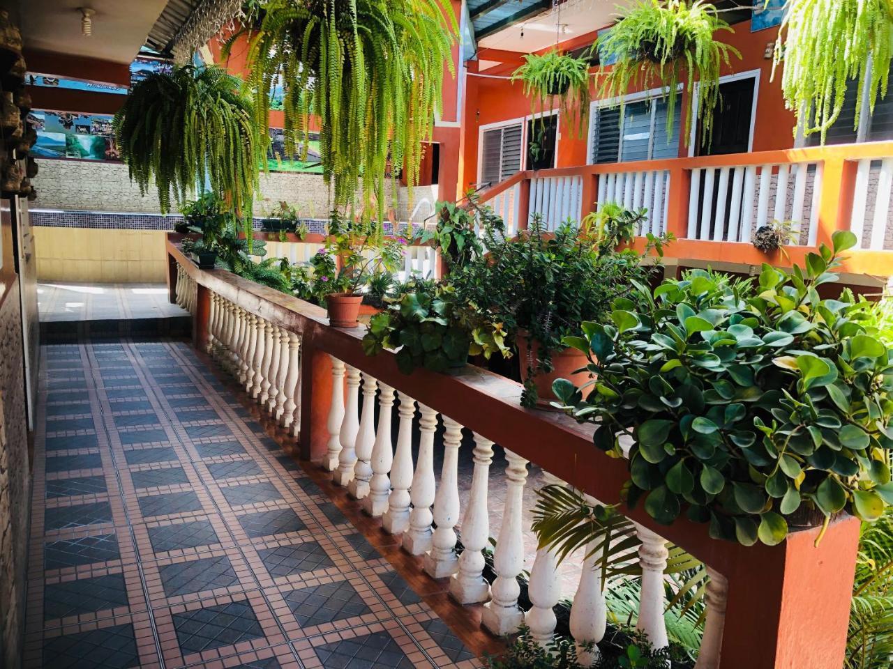 Hotel Marjenny Copan Exterior photo